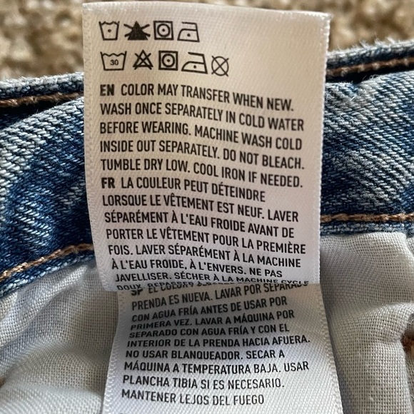 American Eagle Relaxed Mom Jeans Women’s 6 Long Blue Light Wash Tapered Ripped - Picture 16 of 16